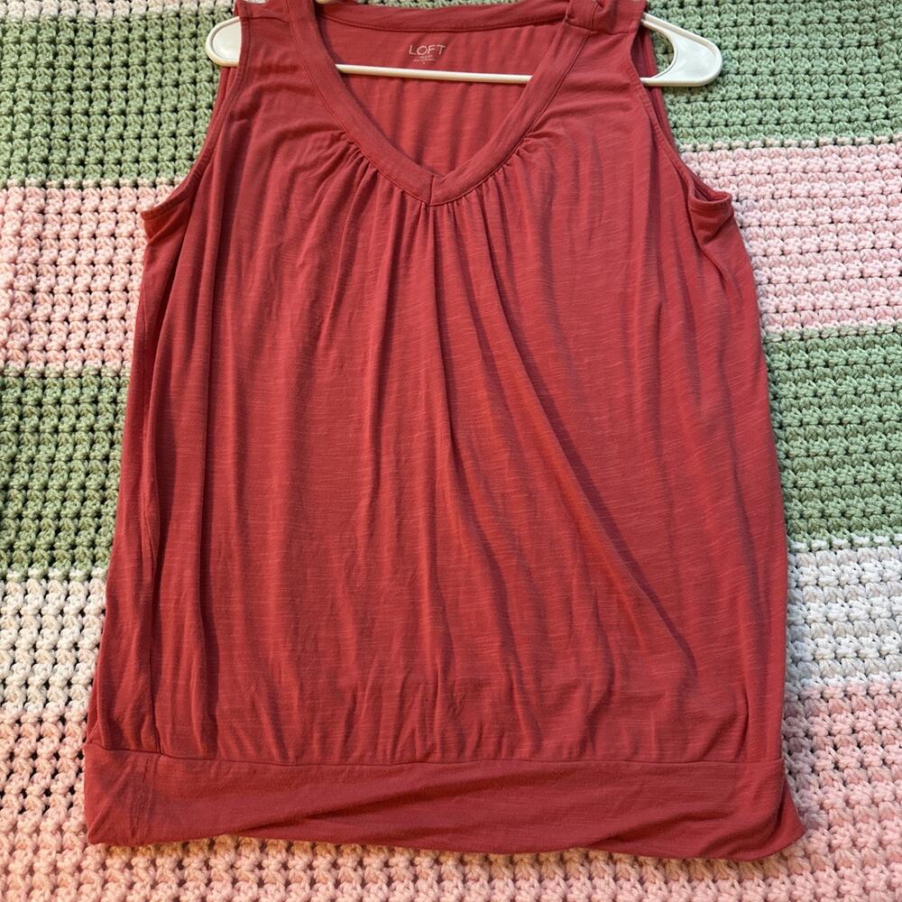 Loft Raspberry Pink Slvless Tank Top V Neck/Banded Hem Size Large Stretchy